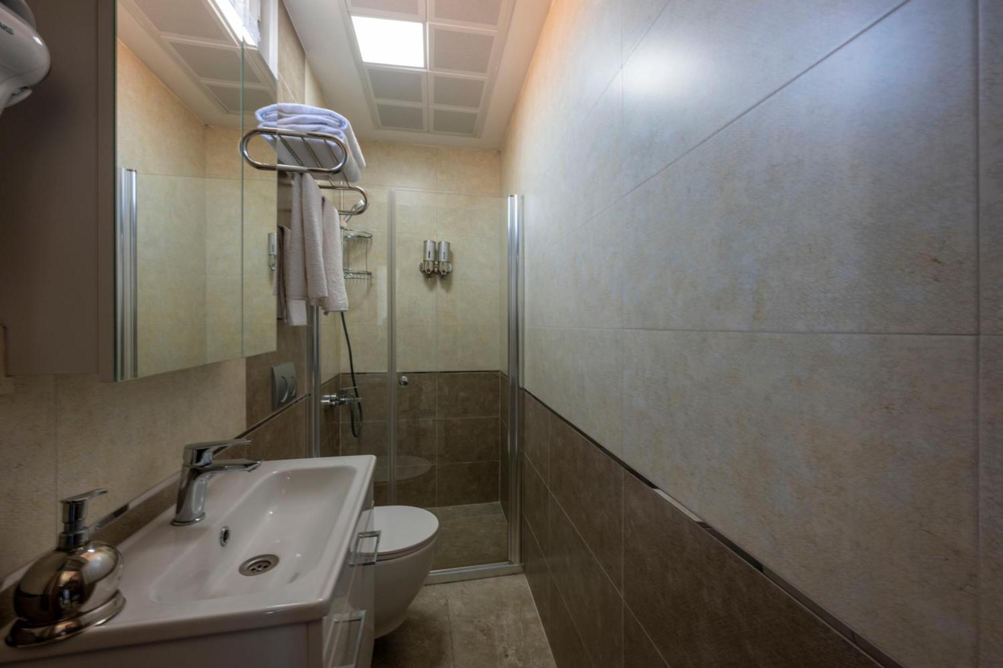 Comfort Suites Hotel Истанбул Екстериор снимка