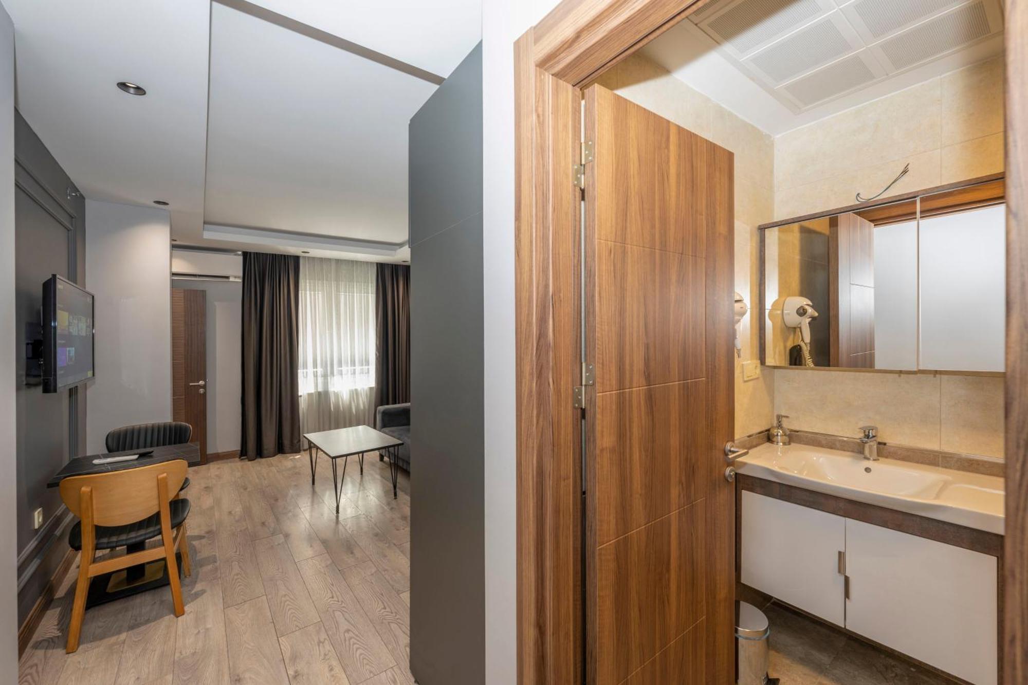 Comfort Suites Hotel Истанбул Екстериор снимка